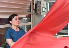 面料車間劉麗麗:練就火眼金睛,成就質(zhì)量堅盾